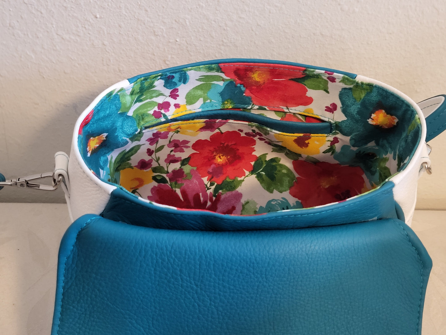 Mukava Handbag in Leather