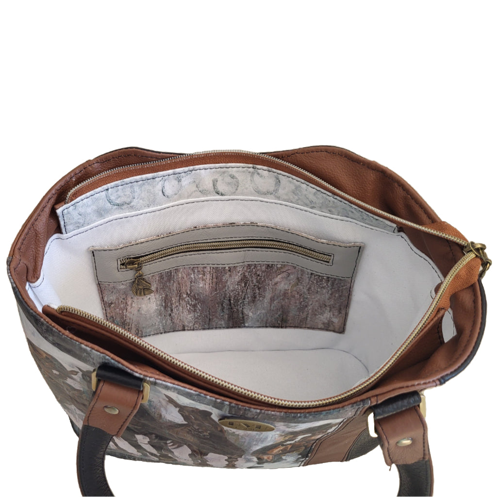 Equestrian Gaviota Handbag in Leather