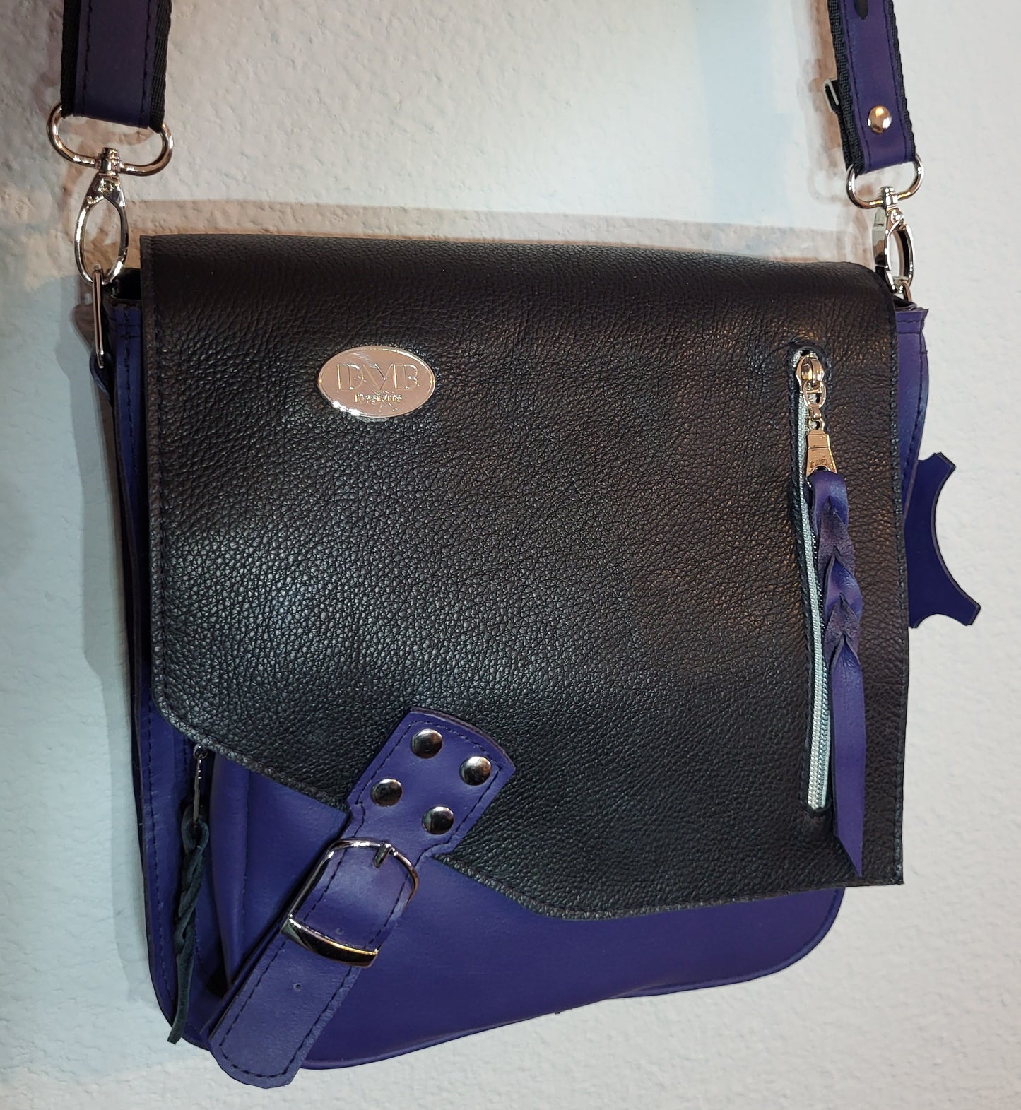 JeroniMore Messenger Bag in Leather