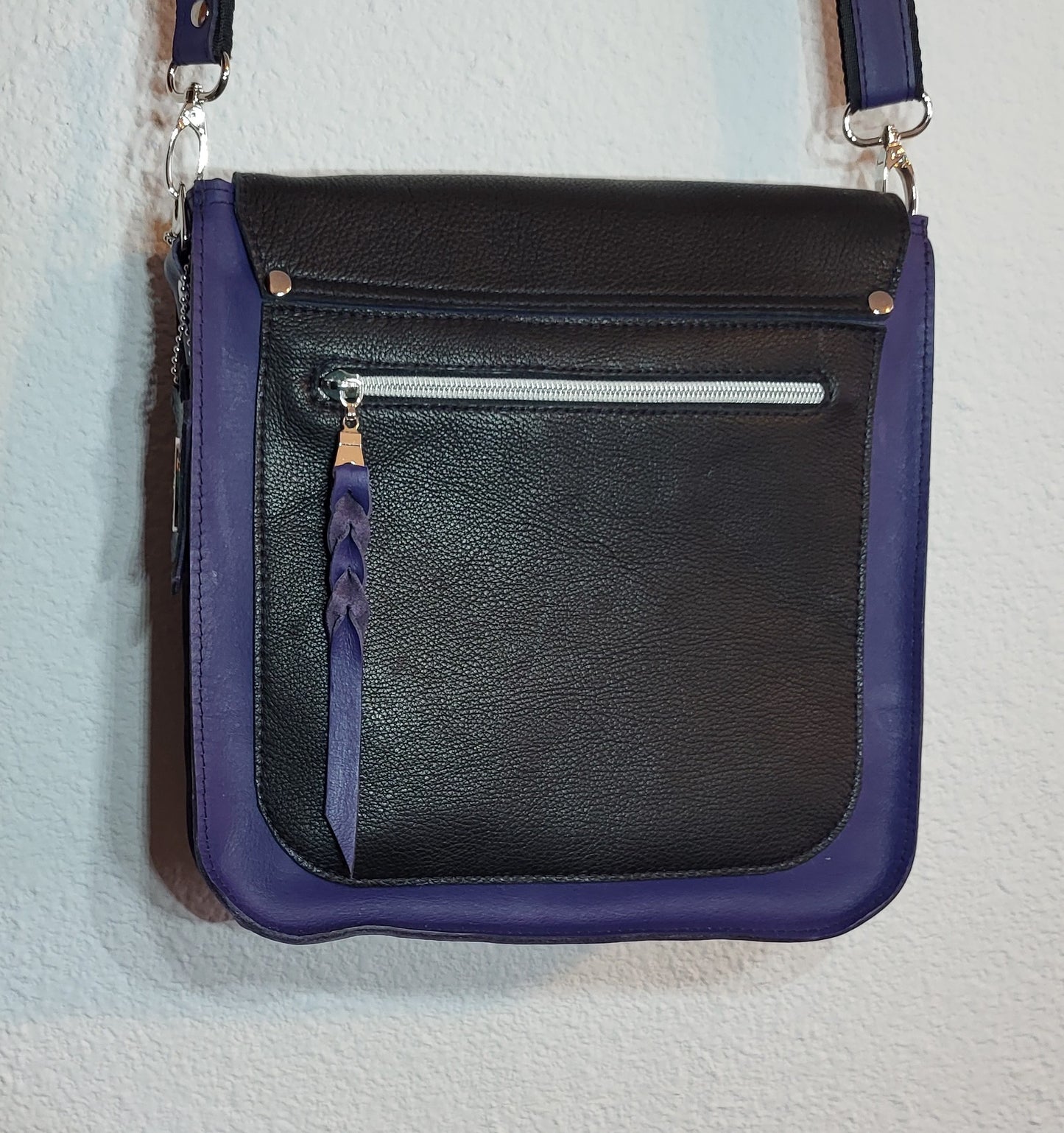 JeroniMore Messenger Bag in Leather