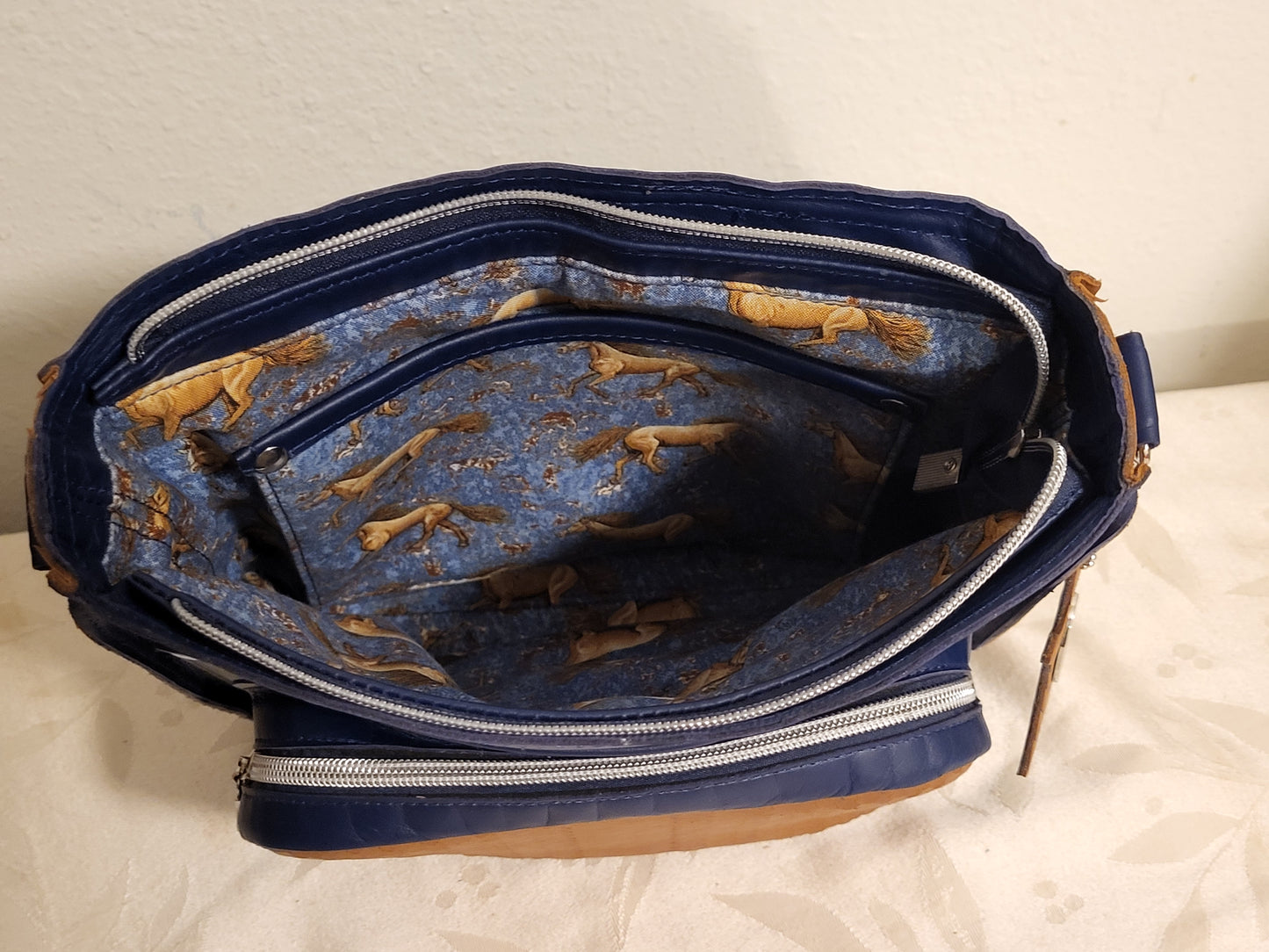 JeroniMore Messenger Bag in Leather